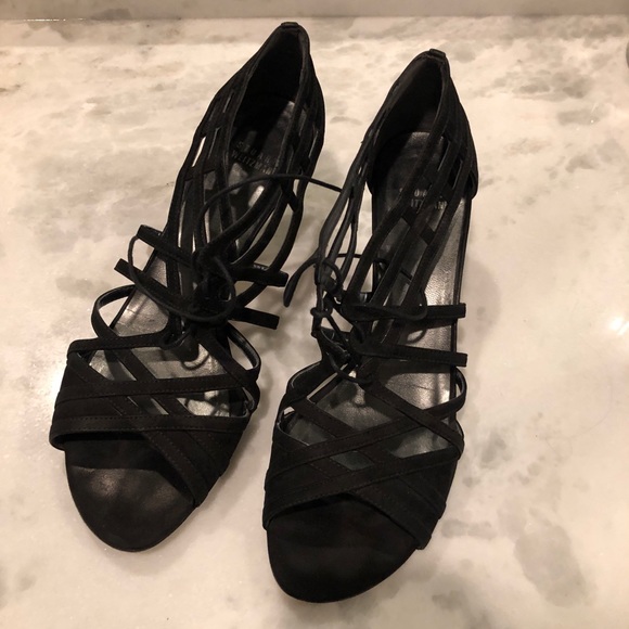 {S t u a r t W e i s m a n} Black Sandal - Picture 1 of 6